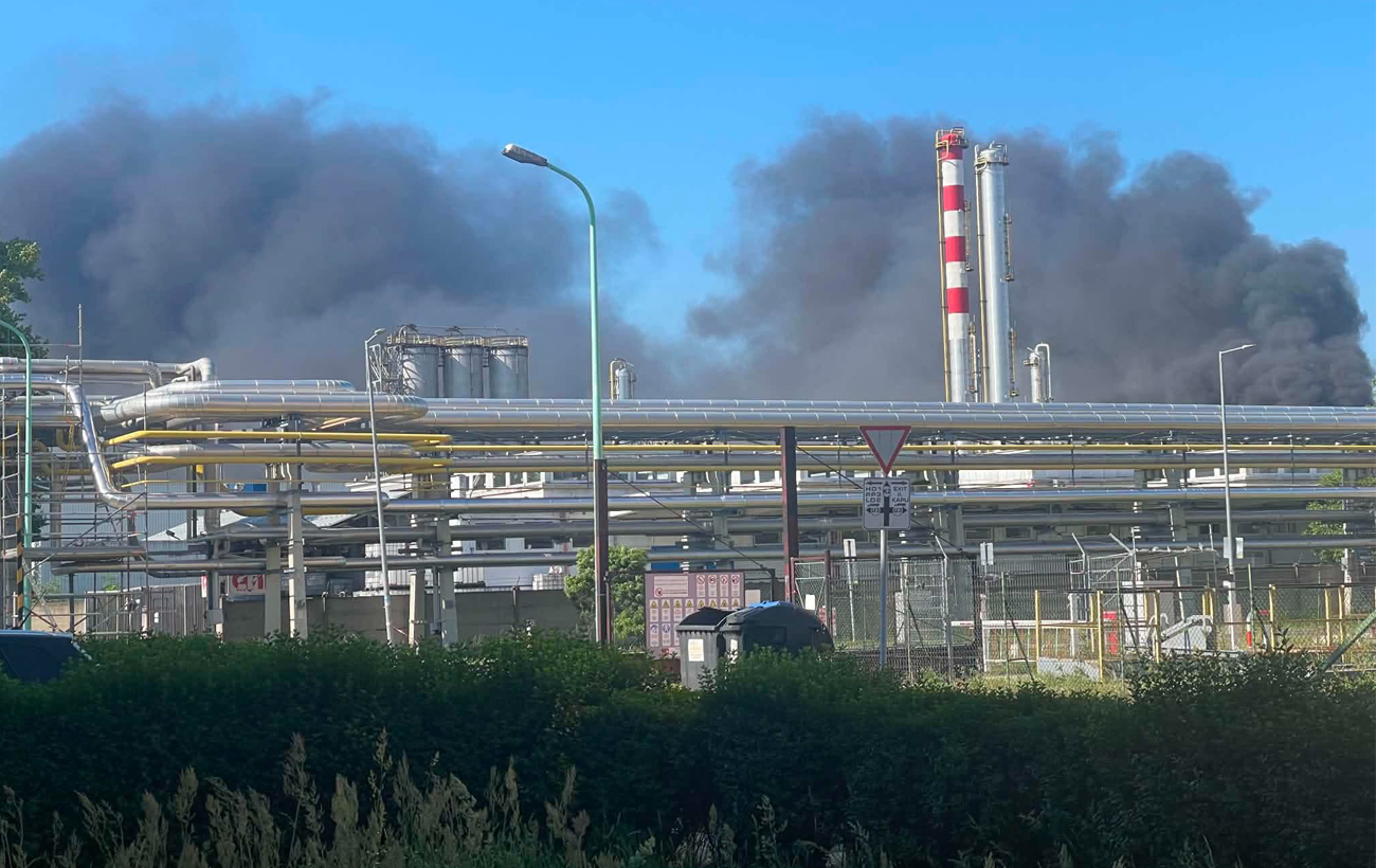 На НПЗ нафтового гіганта Угорщини стався вибух та спалахнула пожежа
